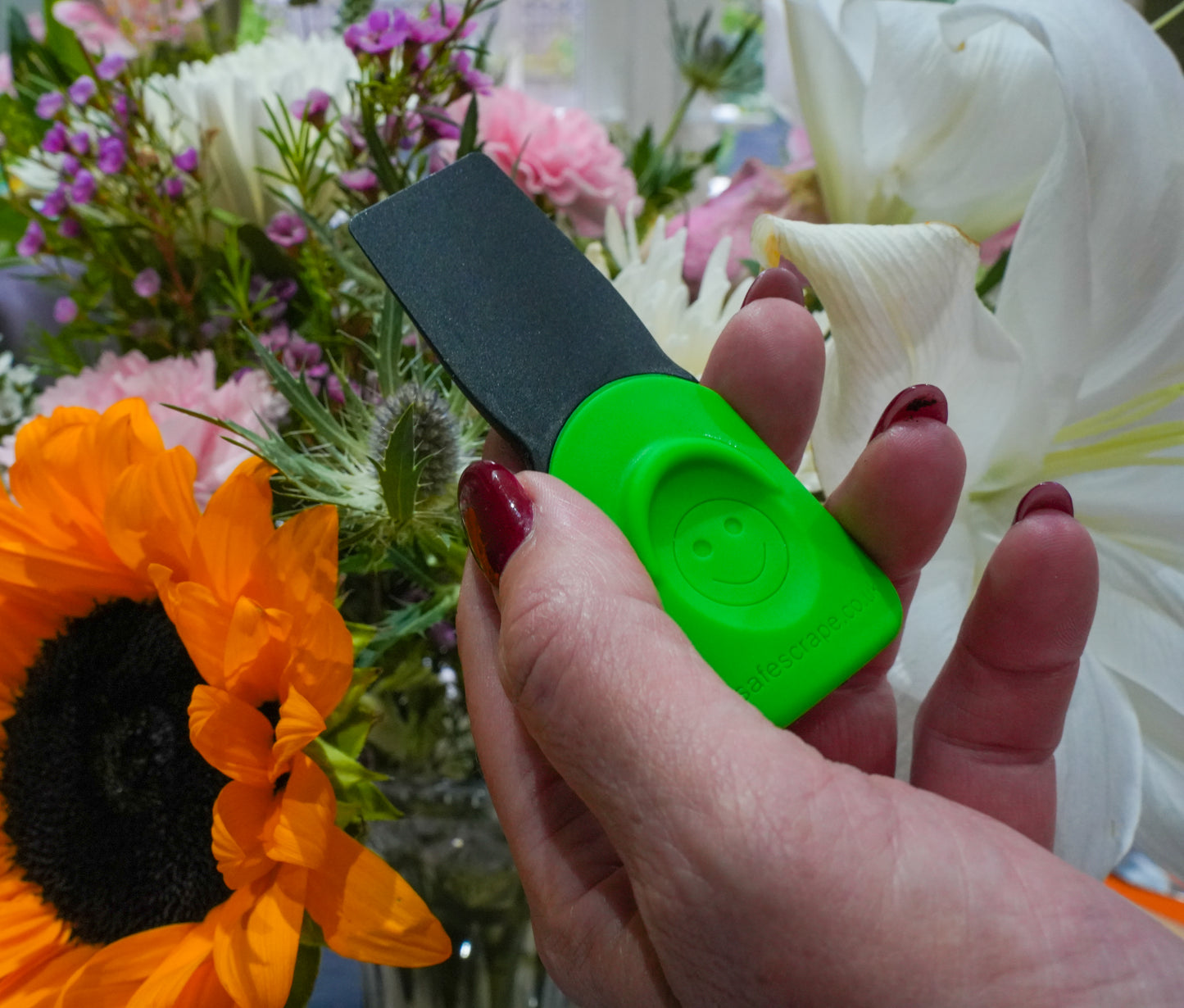 SafeScrape – Scratch-Free Nylon Scraper