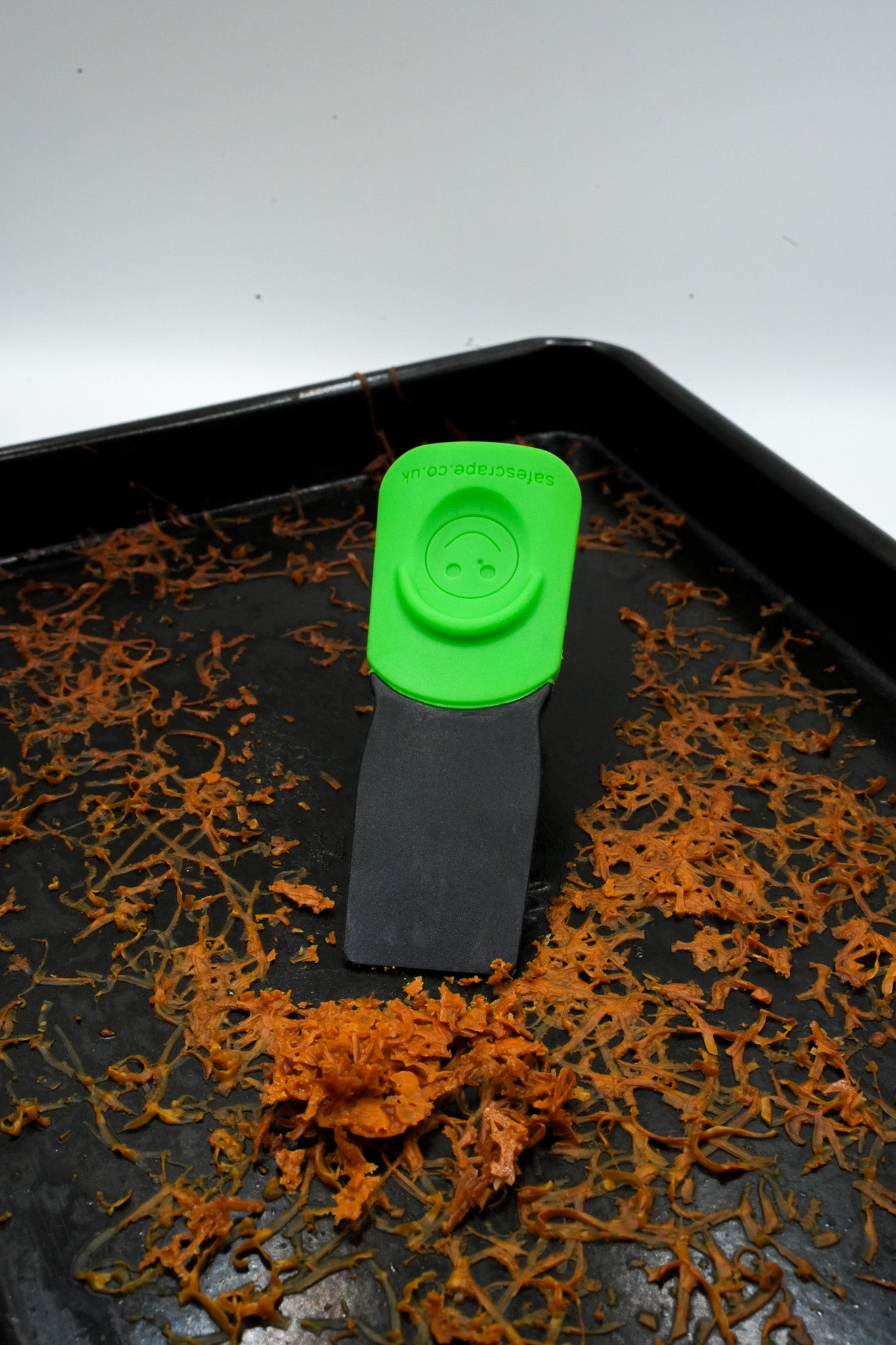  SafeScrape non-scratch scraper cleaning burnt pan without scratching